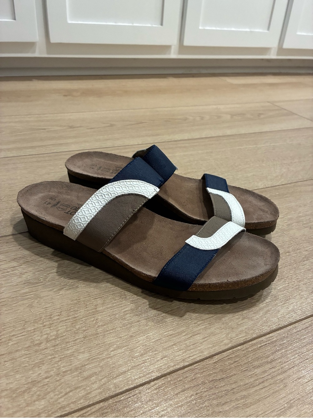 Naot Women’s Frankie Sandal Slip On Sandal Navy Tan Size 41/10 US